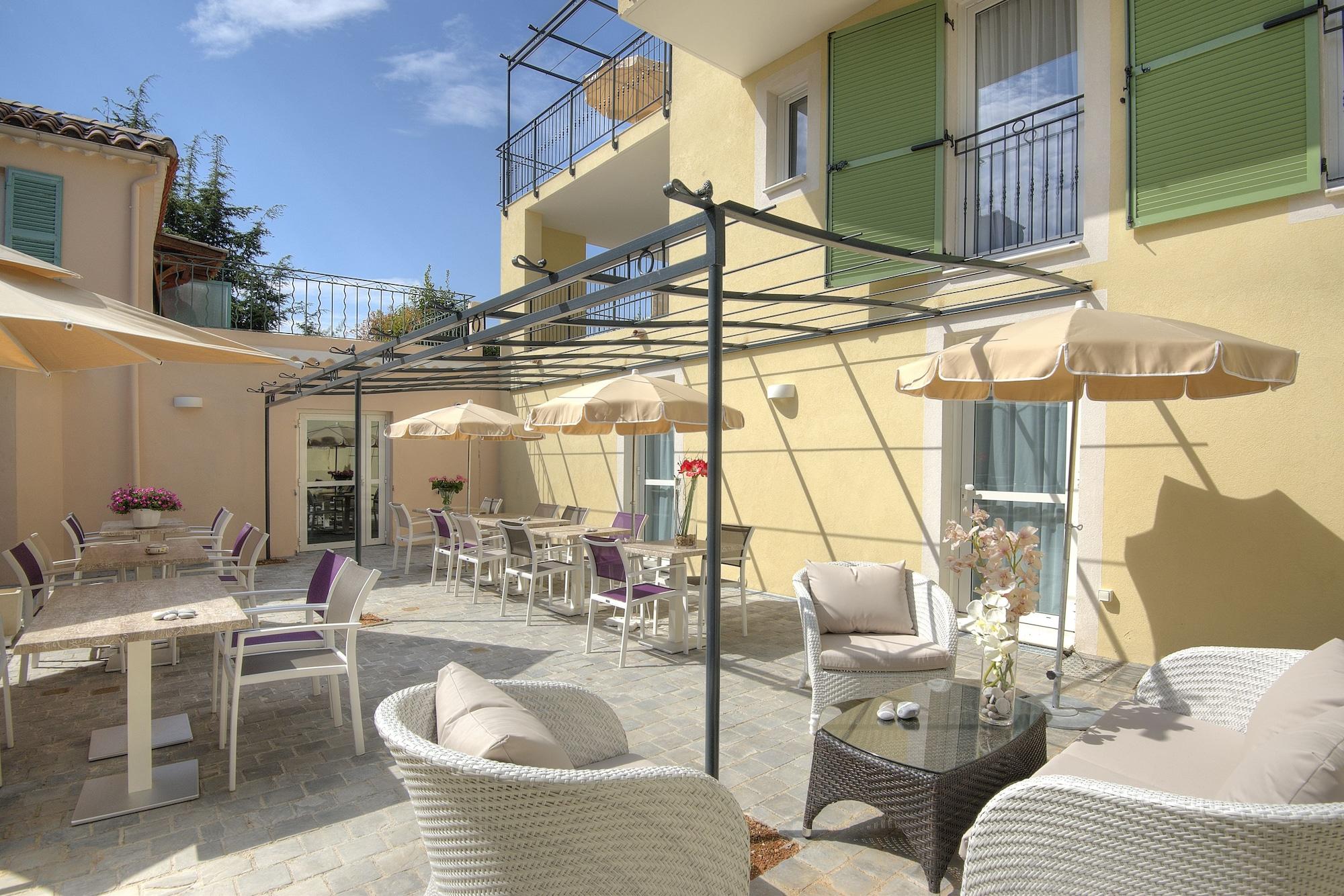 Hotel La Bastide De L'oliveraie